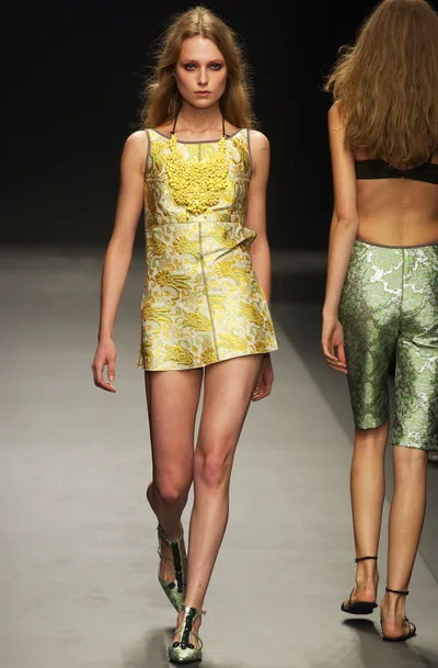 Look 32